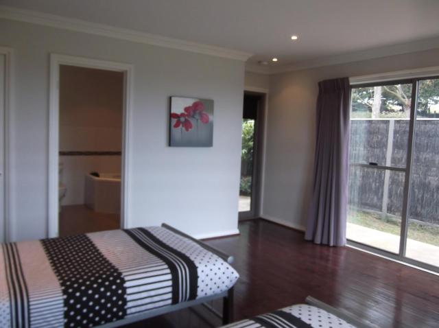 Swan Lake Guest House — photo 18