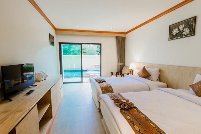 Airport Beach Hotel — photo 12