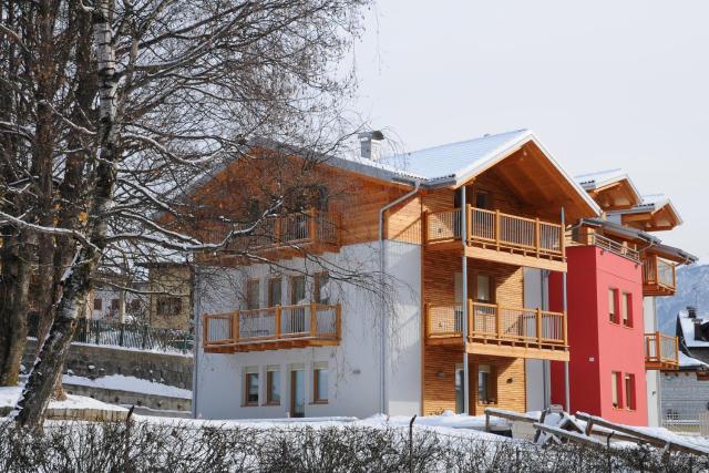 Double or Twin Room - Via 4 Novembre 68 — Residence Marisol Camere & Appartamenti - Mezzana Centre