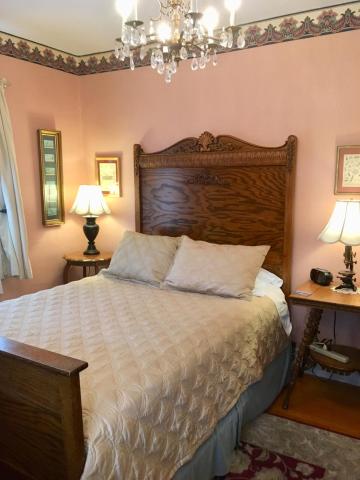 Old Iron Inn Bed and Breakfast — photo 2