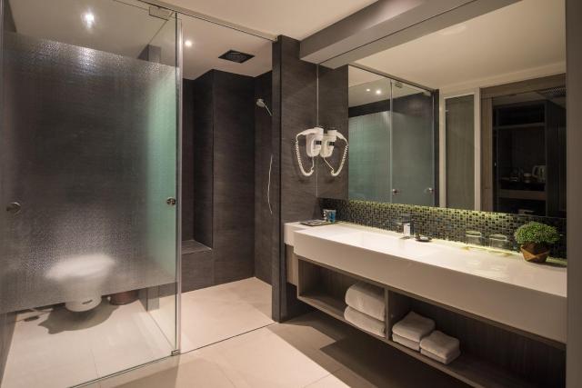 Grand 5 Hotel & Plaza Sukhumvit Bangkok — photo 11