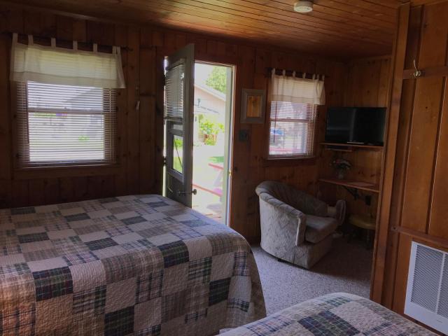 Cedar Ridge Cabins — photo 18