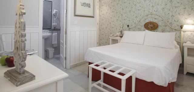 Basic Hotel Puerta de Sevilla — photo 20