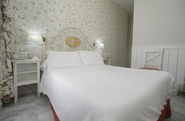 Basic Hotel Puerta de Sevilla — photo 19
