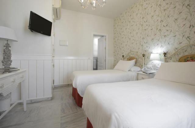 Basic Hotel Puerta de Sevilla — photo 1
