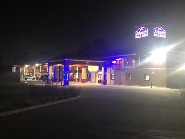 Atlantis Inn & Suites — photo 11