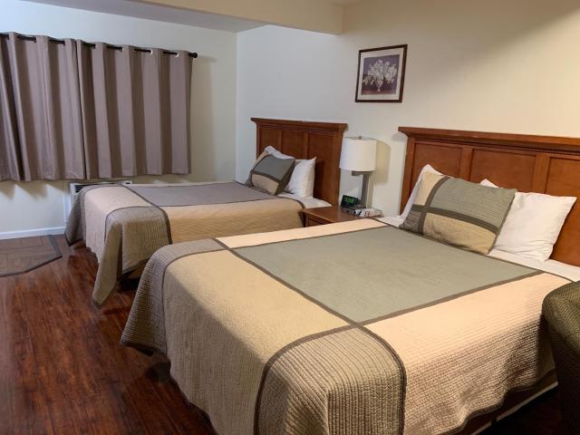 Townhouse Inn & Suites — photo 17