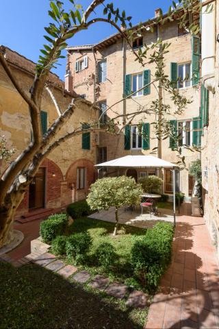 Regis Condo — photo 20