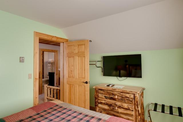 Cobble Mountain Lodge — photo 22