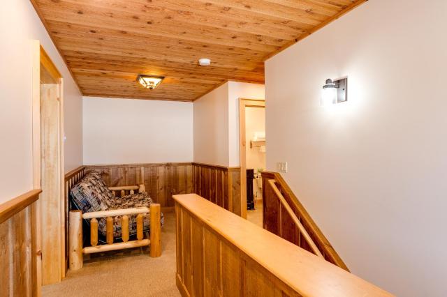 Cobble Mountain Lodge — photo 10