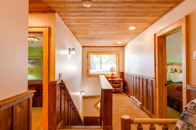 Cobble Mountain Lodge — photo 11