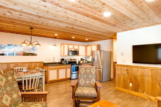 Cobble Mountain Lodge — photo 16