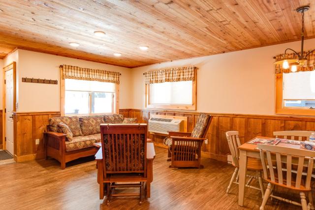 Cobble Mountain Lodge — photo 17