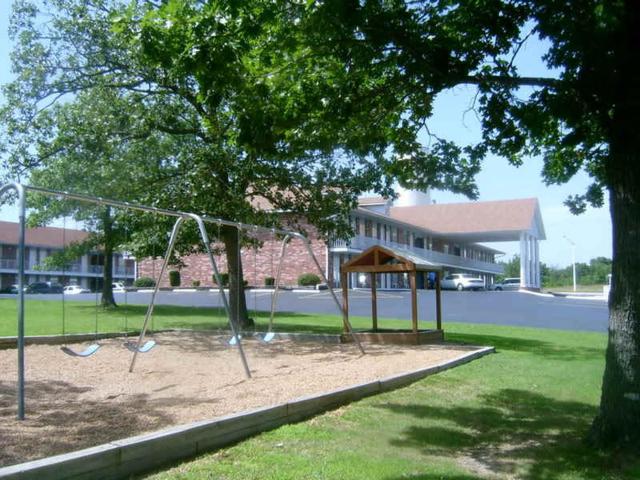 Twelve Oaks Inn — photo 16