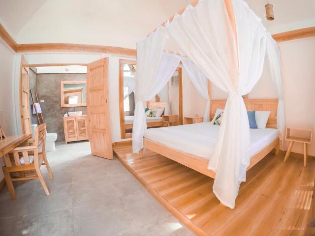 Bermuda Triangle Bungalows — photo 10
