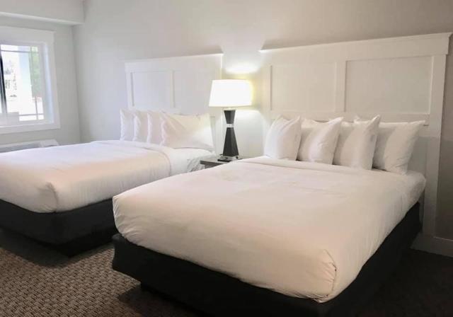 Empire Lakeshore Inn — photo 11
