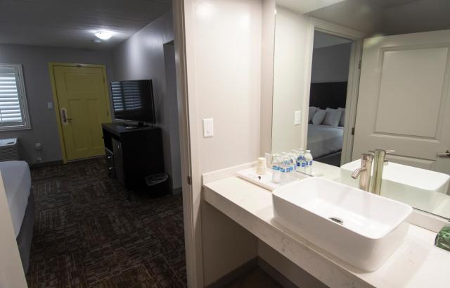 Americana Modern Hotel — photo 22