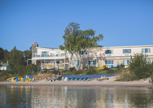 Beachfront Inn — photo 11