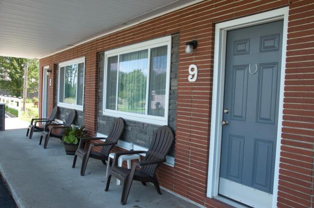Sara Glen Motel - Saratoga Springs-Glens Falls — photo 16