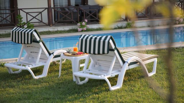 Orchid Hills - heated swimming pool — photo 20