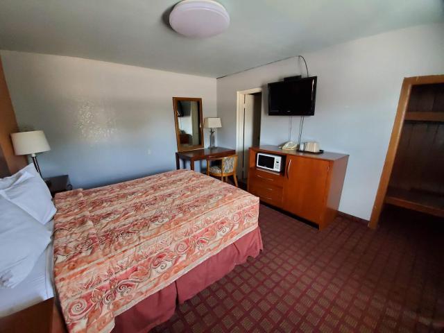 Economy Inn Pratt — photo 18