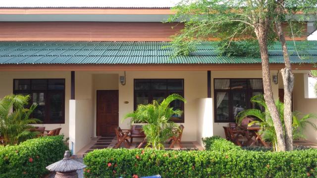 Jungle Village Bungalow — photo 4