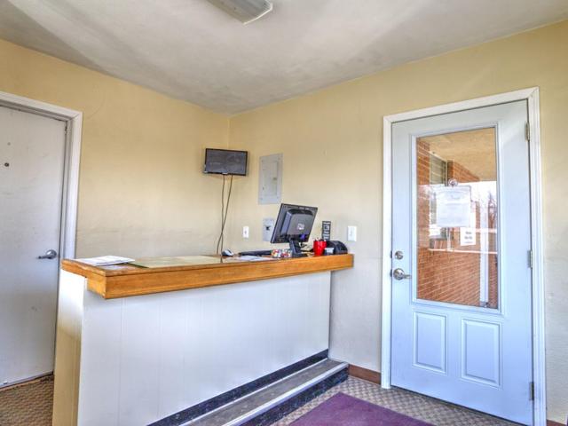 Windsor Crossroads Motel — photo 7