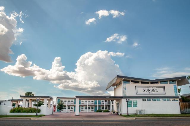 Arizona Sunset Inn & Suites — photo 1