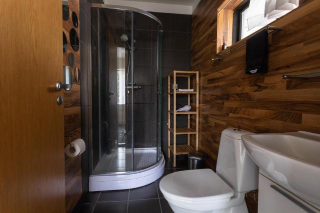 Basic Single Room with Shared Bathroom — Guesthouse Dalbaer