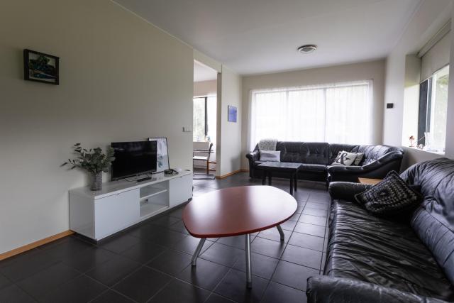 Basic Single Room with Shared Bathroom — Guesthouse Dalbaer