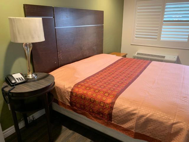 Desert Inn Motel — photo 16
