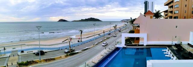 Coral Island Beach View Hotel — photo 4