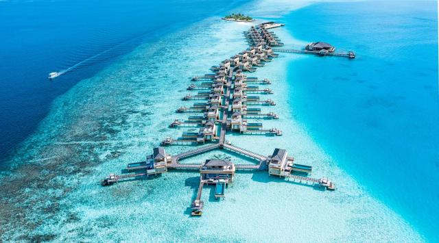 Beach Family Infinity Pool Villa — Angsana Velavaru