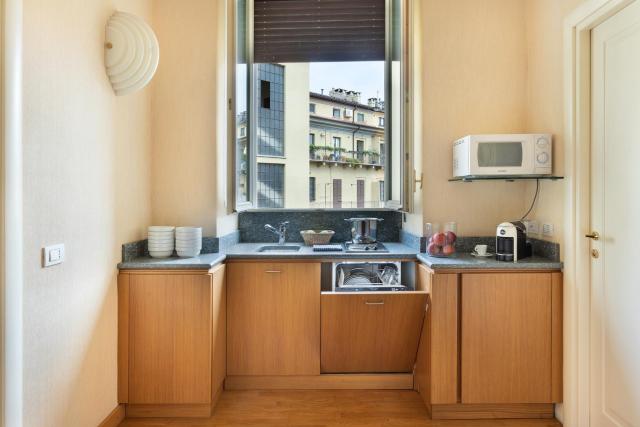 Dynasty Suites Downtown Apartments — photo 10