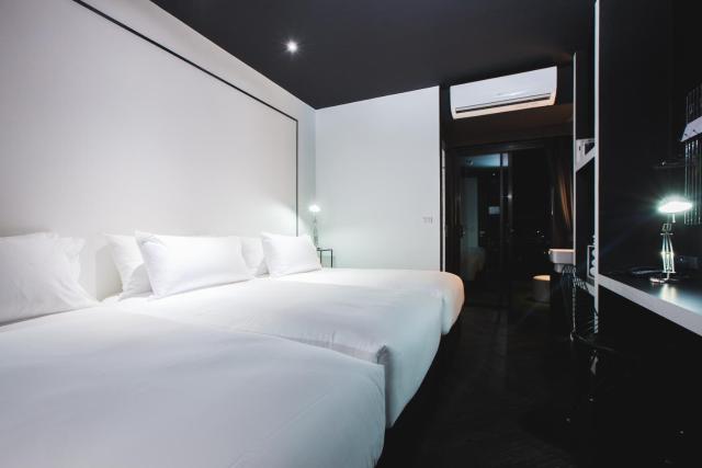 Blu Monkey Hub and Hotel Phuket Town- Free All Day Coworking space — photo 23