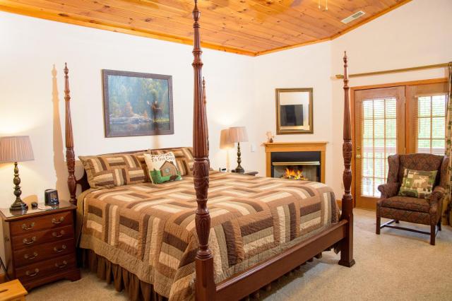 Berry Springs Lodge — photo 9