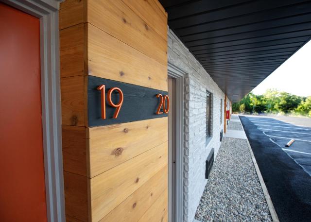 4411 Inn & Suites — photo 15