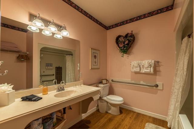 Apples Bed and Breakfast Inn — photo 7