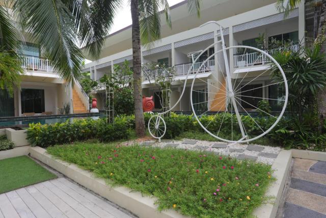 A2 Pool Resort, Phuket Town - scheduled shuttle to Phuket Old Town — photo 17