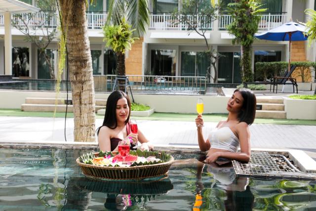 A2 Pool Resort, Phuket Town - scheduled shuttle to Phuket Old Town — photo 11