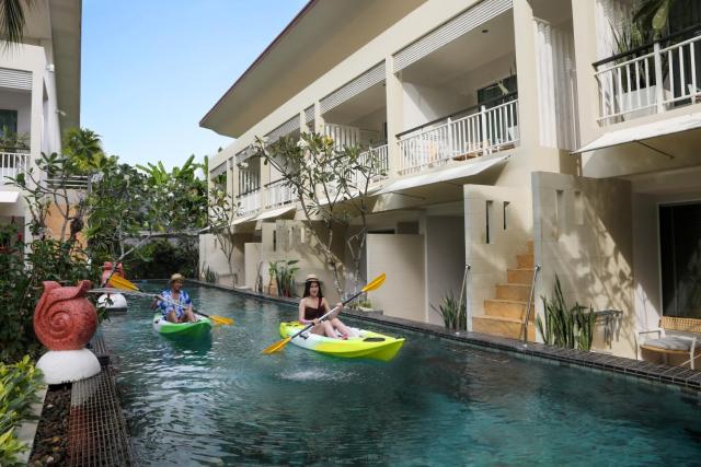 A2 Pool Resort, Phuket Town - scheduled shuttle to Phuket Old Town — photo 14