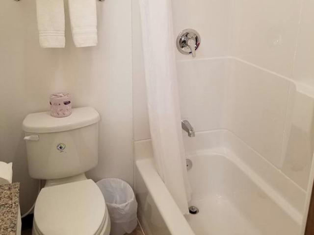 Windsor Crossroads Motel — photo 9