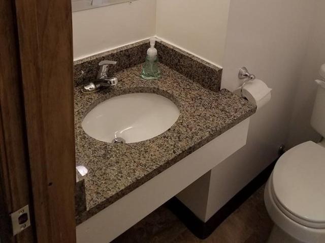 Windsor Crossroads Motel — photo 10
