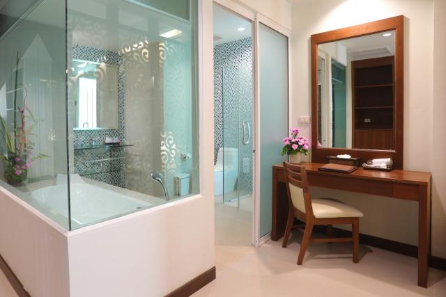 A2 Pool Resort, Phuket Town - scheduled shuttle to Phuket Old Town — photo 6