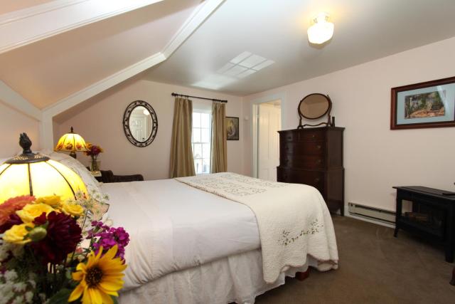 Olallieberry Inn Bed and Breakfast — photo 18