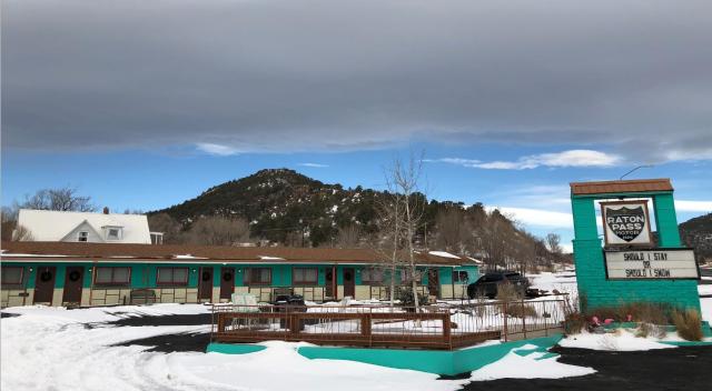 Raton Pass Motor Inn — photo 1