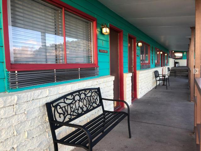 Raton Pass Motor Inn — photo 9