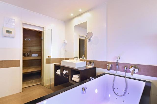 Hotel Charleroi Airport - Van Der Valk — photo 18