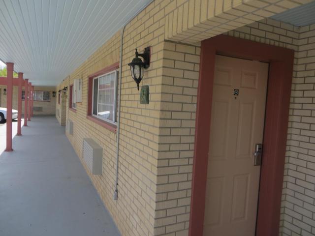 Economy Inn Pratt — photo 21
