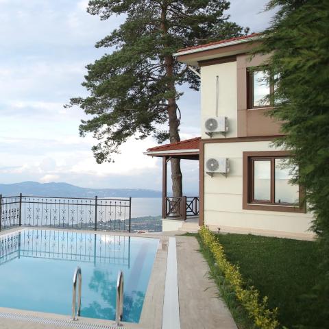 Orchid Hills - heated swimming pool — photo 1